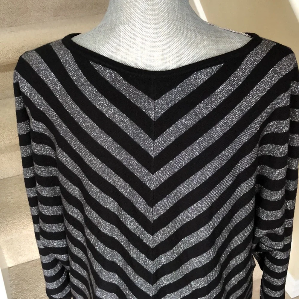 New Joan Vass women’s shimmer top. Size 2X. Black and metallic silver shimmer. - Picture 5 of 9